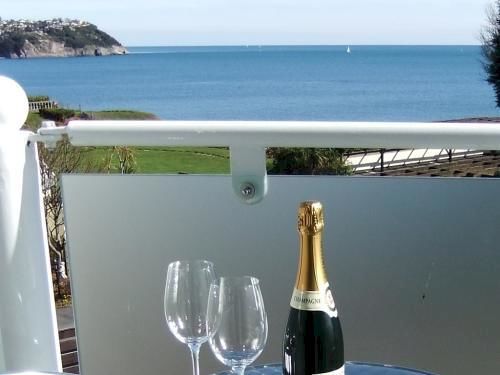 Cliff Court Apartments