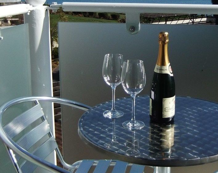 Cliff Court Apartments