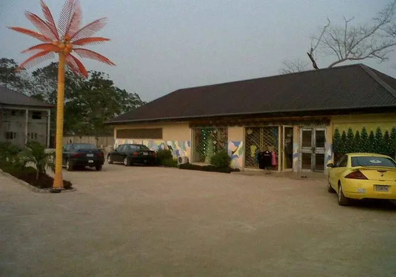 هتل Bevaluable Banquet And Gardens