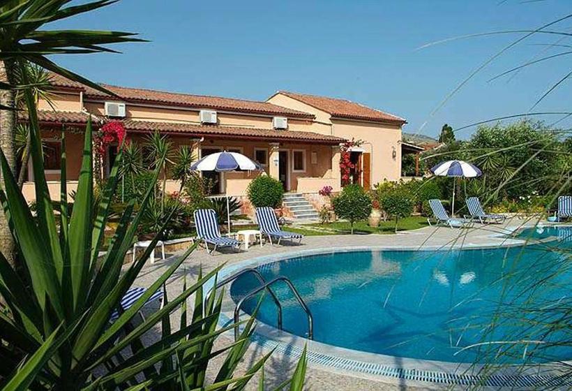 ホテル Mary Helen Apartments