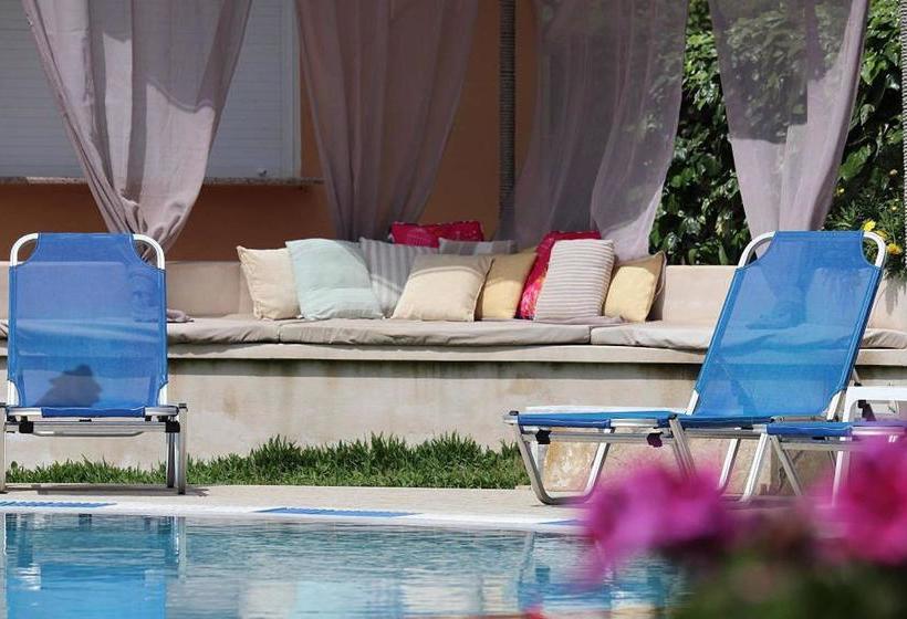 ホテル Mary Helen Apartments