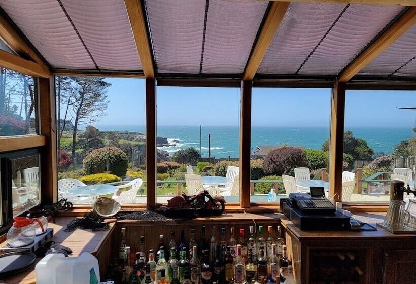 Отель Ocean Cove Lodge Bar & Grill