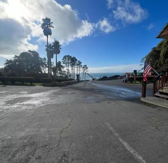 ホテル Ocean Cove Lodge Bar & Grill