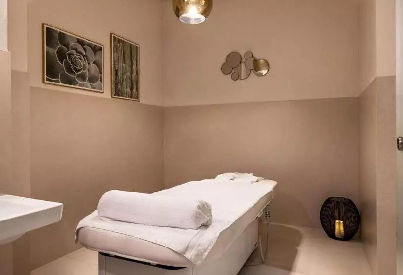 هتل Wyndham Grand Krakow Old Town