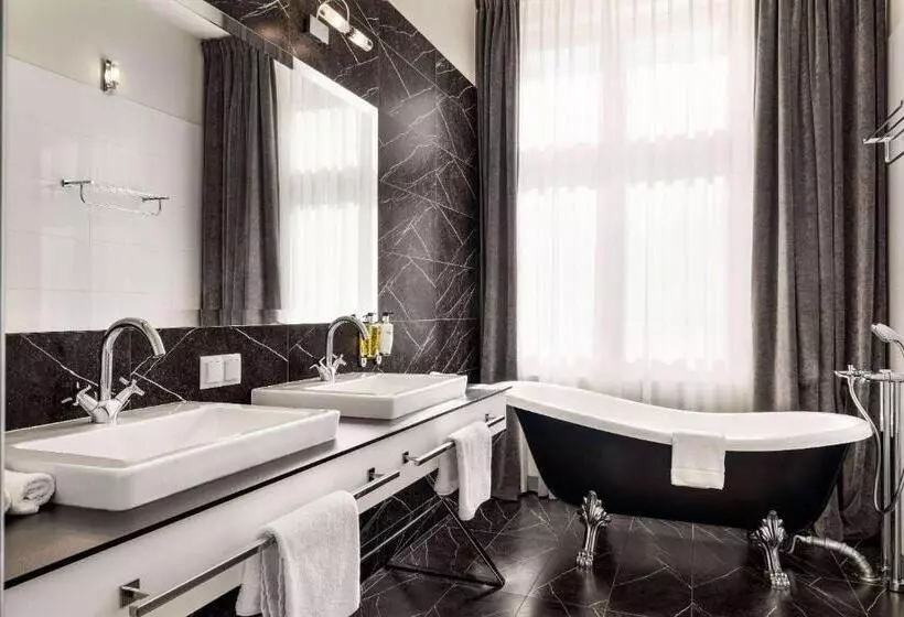 هتل Wyndham Grand Krakow Old Town