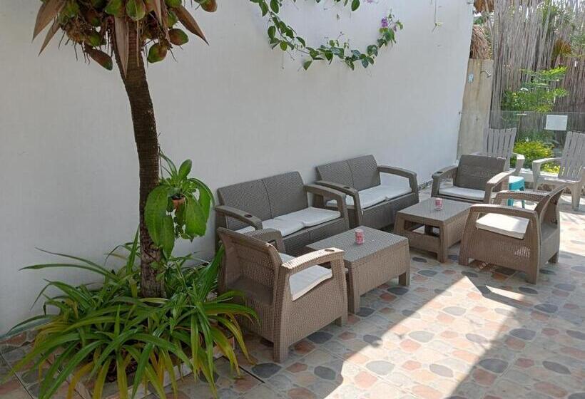 בית מלון כפרי Sunset Beach