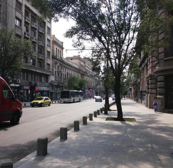 هاستل Cloud 9 Living