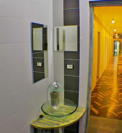 هاستل Cloud 9 Living