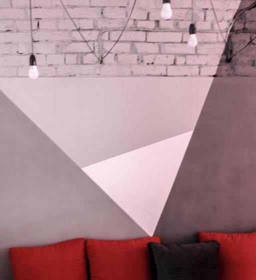 هاستل Cloud 9 Living