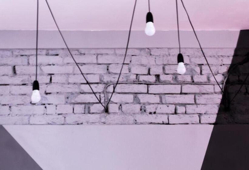 هاستل Cloud 9 Living