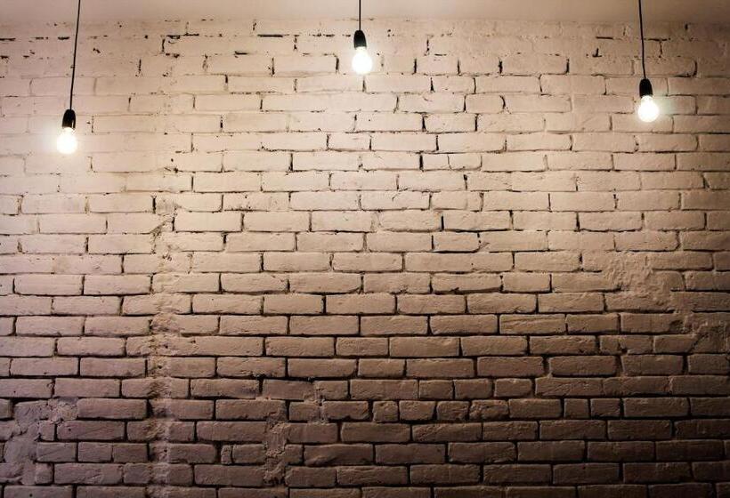 هاستل Cloud 9 Living