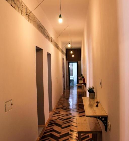 هاستل Cloud 9 Living