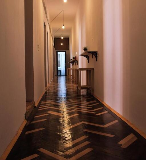 هاستل Cloud 9 Living