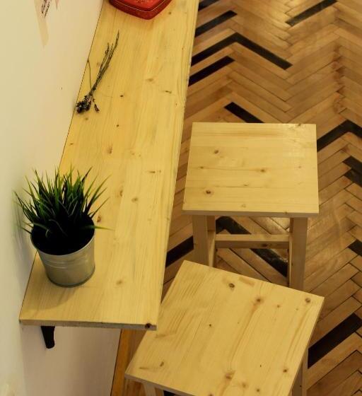 هاستل Cloud 9 Living