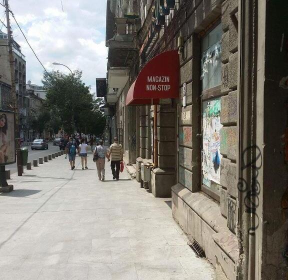 هاستل Cloud 9 Living