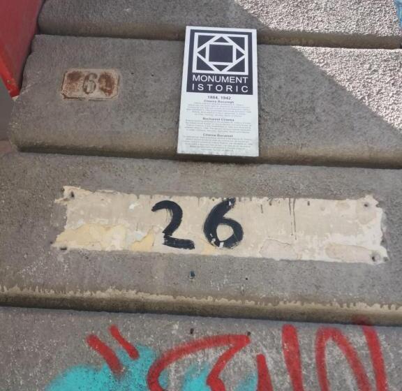 هاستل Cloud 9 Living