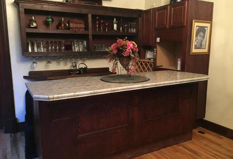 تختخواب و صبحانه 234 Winder St Inn