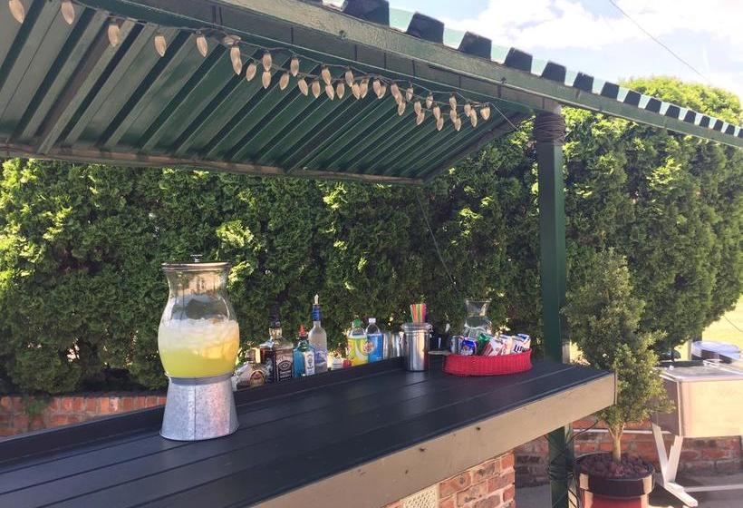 تختخواب و صبحانه 234 Winder St Inn