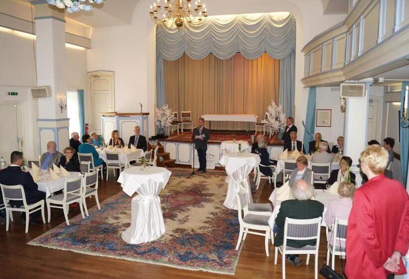 Отель Allmanns Kroog