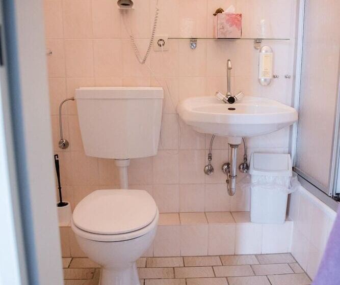 Отель Allmanns Kroog