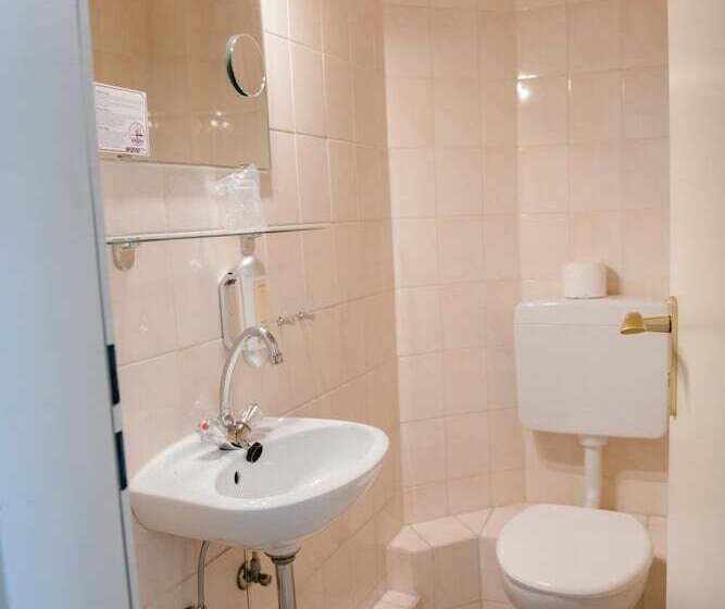 Отель Allmanns Kroog