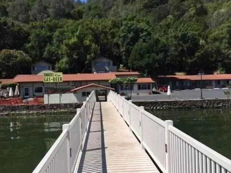 ホテル Clear Lake Vista Resort