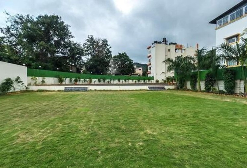 Отель Om Executive