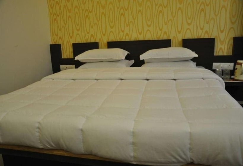 Отель Om Executive