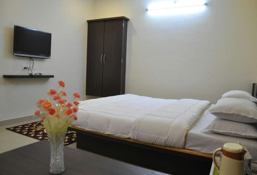 Отель Om Executive