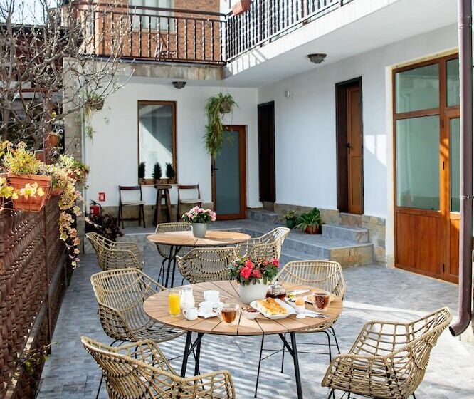 בית מלון כפרי Velinov Boutique