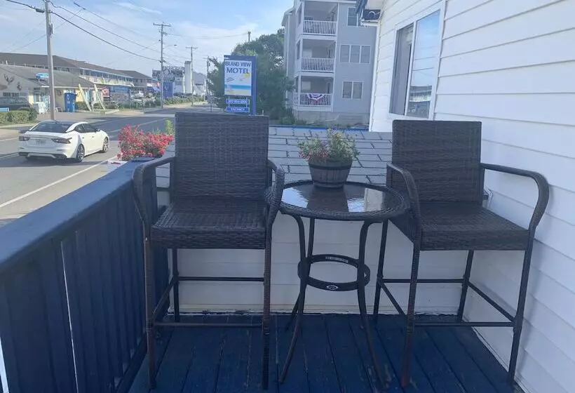 Island View Motel