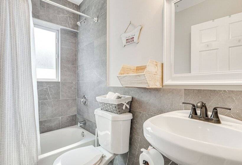 Ft Lauderdale Home: Ideal For Work, Leisure & Fun!