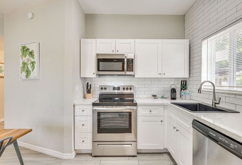 Ft Lauderdale Home: Ideal For Work, Leisure & Fun!