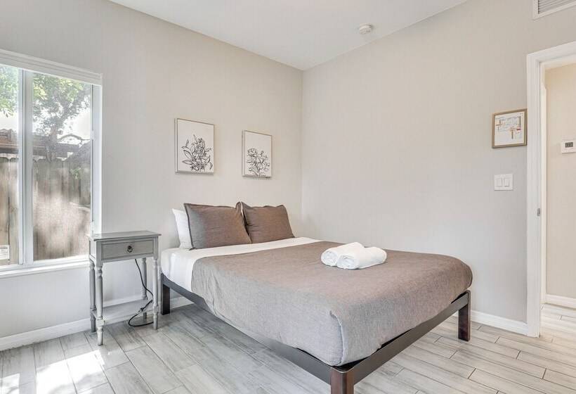 Ft Lauderdale Home: Ideal For Work, Leisure & Fun!