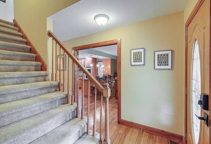 Peaceful Bluff City Retreat W/ Fire Pit & Grill