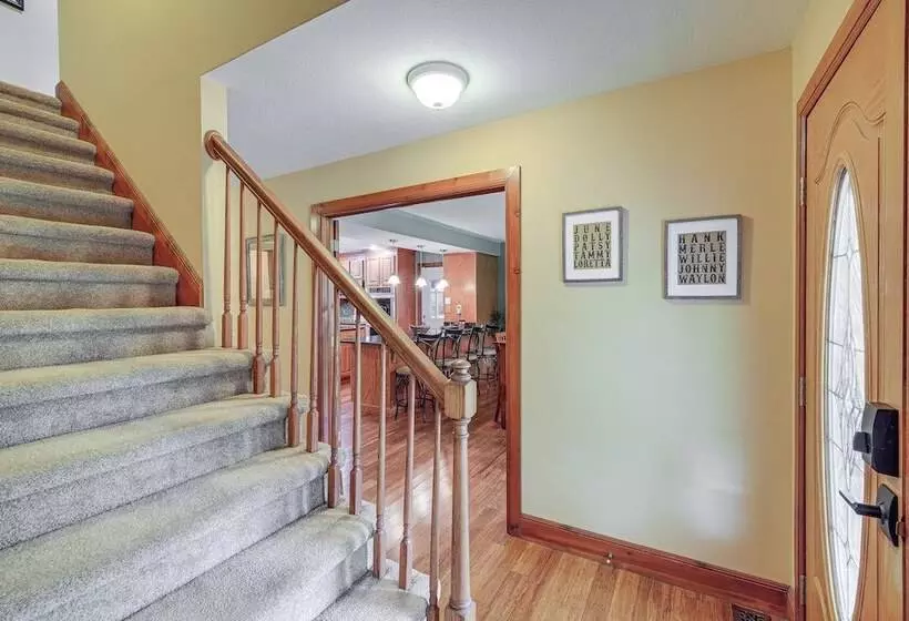 Peaceful Bluff City Retreat W/ Fire Pit & Grill