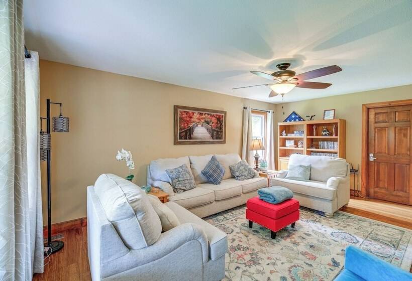 Peaceful Bluff City Retreat W/ Fire Pit & Grill