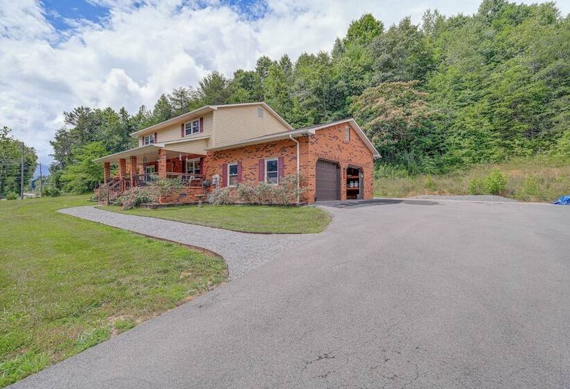 Peaceful Bluff City Retreat W/ Fire Pit & Grill