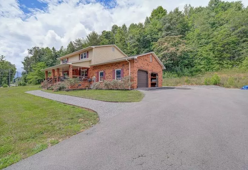 Peaceful Bluff City Retreat W/ Fire Pit & Grill