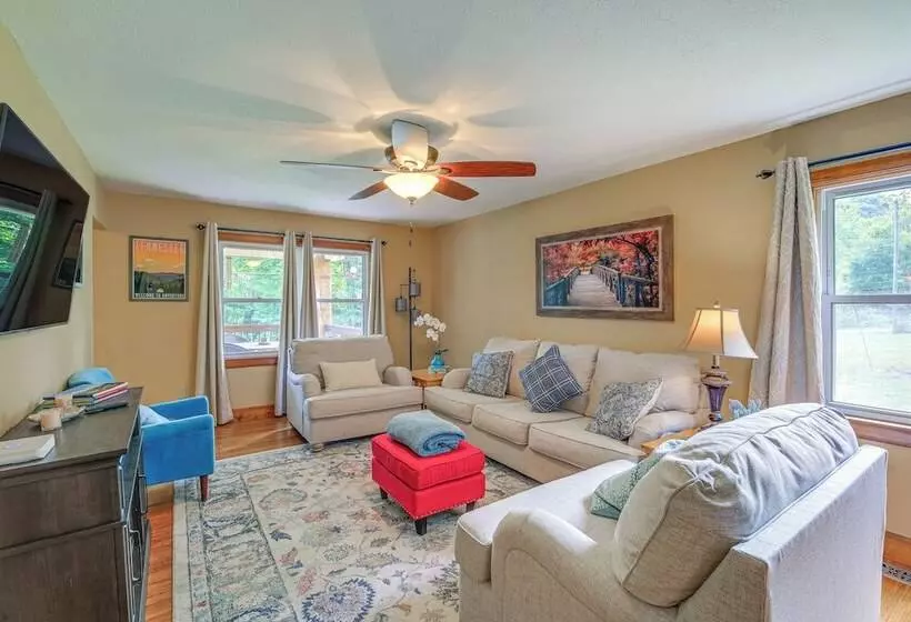 Peaceful Bluff City Retreat W/ Fire Pit & Grill