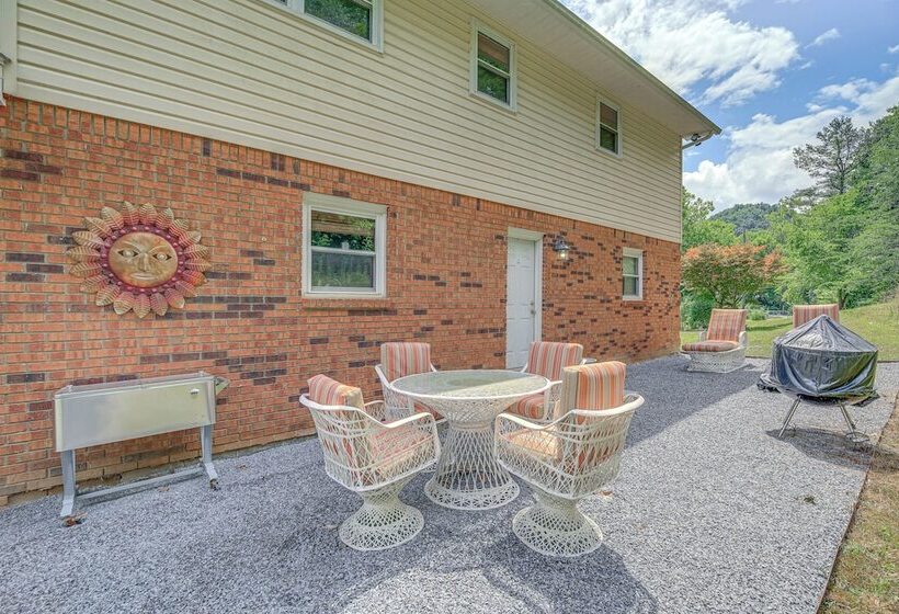 Peaceful Bluff City Retreat W/ Fire Pit & Grill