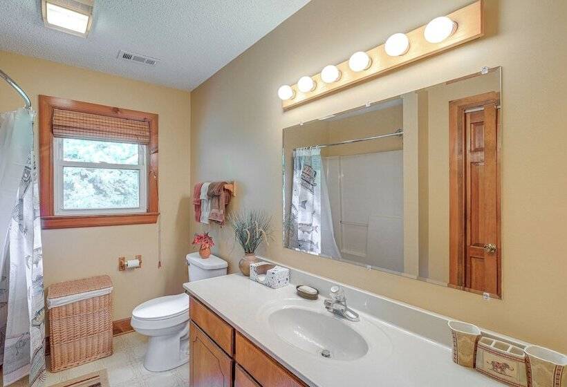 Peaceful Bluff City Retreat W/ Fire Pit & Grill