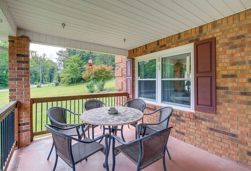 Peaceful Bluff City Retreat W/ Fire Pit & Grill