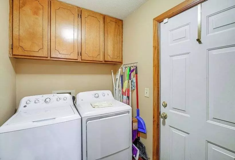 Peaceful Bluff City Retreat W/ Fire Pit & Grill