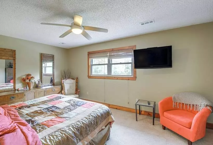 Peaceful Bluff City Retreat W/ Fire Pit & Grill