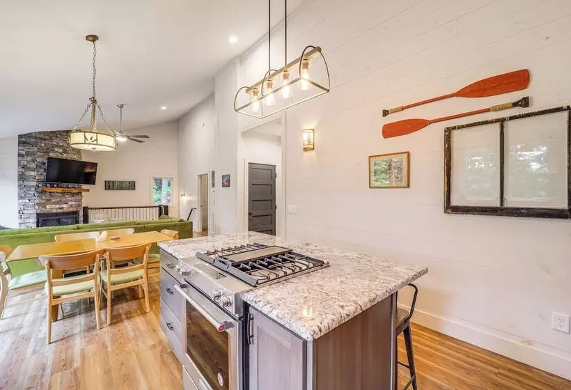 Pet Friendly West Jefferson Home W/ River View!