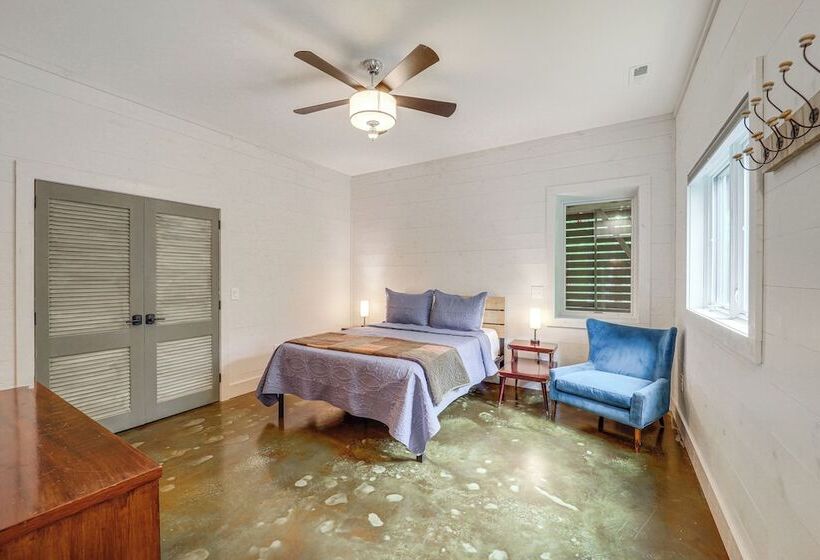 Pet Friendly West Jefferson Home W/ River View!