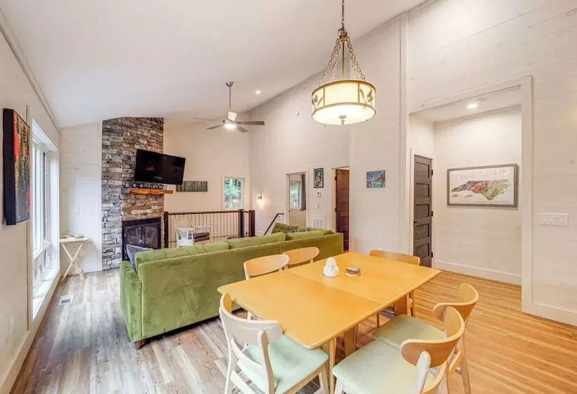 Pet Friendly West Jefferson Home W/ River View!