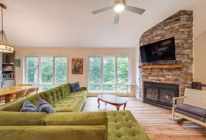 Pet Friendly West Jefferson Home W/ River View!