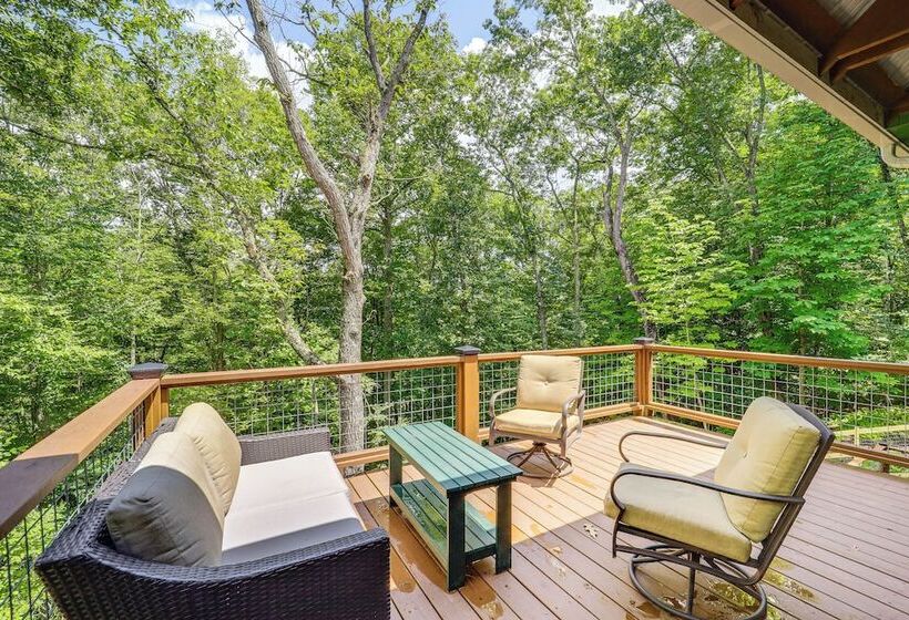 Pet Friendly West Jefferson Home W/ River View!